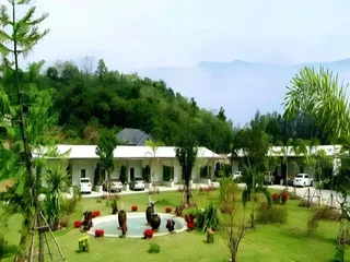 Нонг Нам Дэнг: Mittraphap Resort