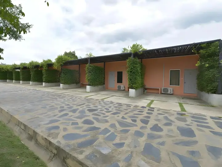Нонг Нам Дэнг: Mittraphap Resort