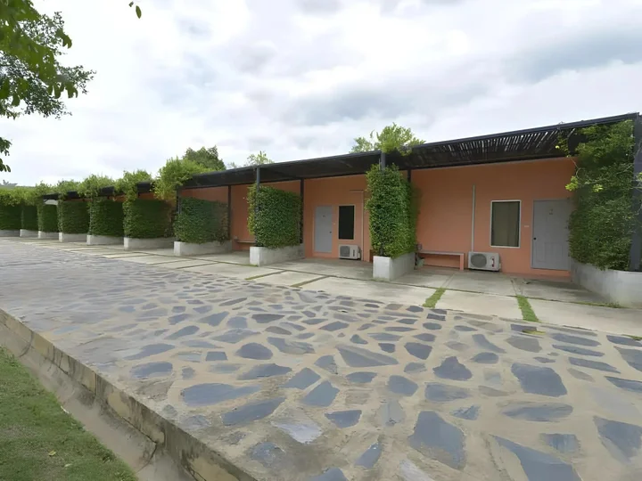 Нонг Нам Дэнг: Mittraphap Resort