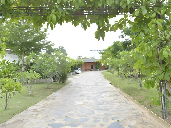 Нонг Нам Дэнг: Mittraphap Resort