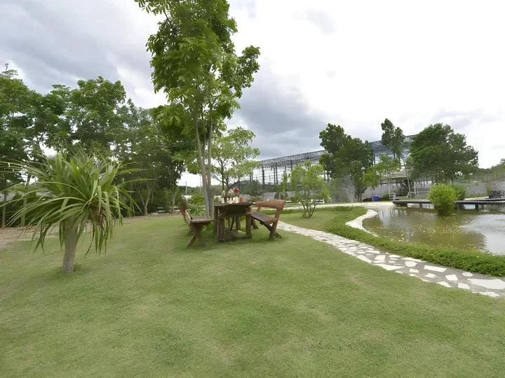 Нонг Нам Дэнг: Mittraphap Resort