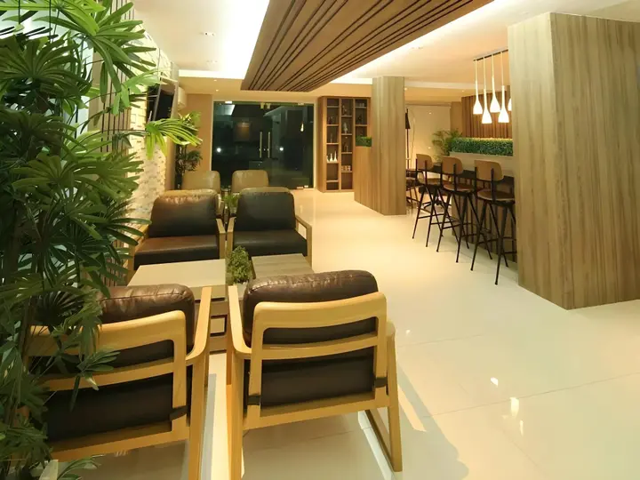 Сураттхани: Smith Residence