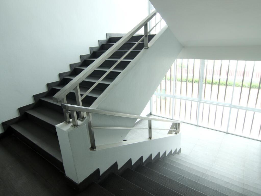 Сураттхани: Smith Residence