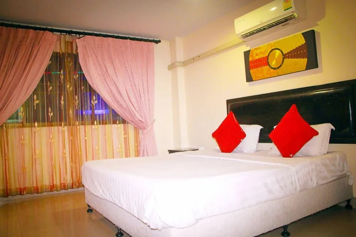 Паттайя: Royal Q&D Suites Hotel