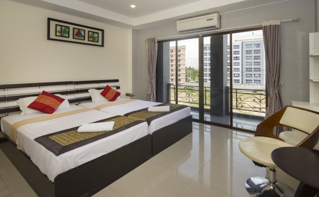 Паттайя: Royal Q&D Suites Hotel