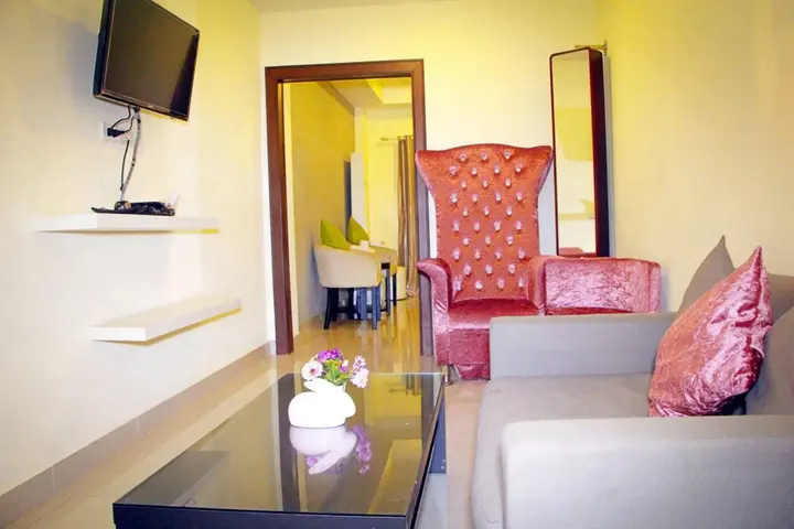 Паттайя: Royal Q&D Suites Hotel