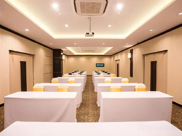 Кхонкэн: L Hotel