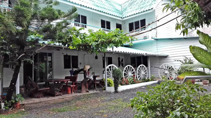Нанг-Ронг: P California Inter Hostel