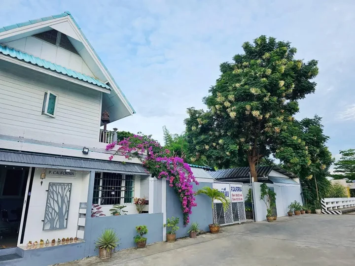 Нанг-Ронг: P California Inter Hostel