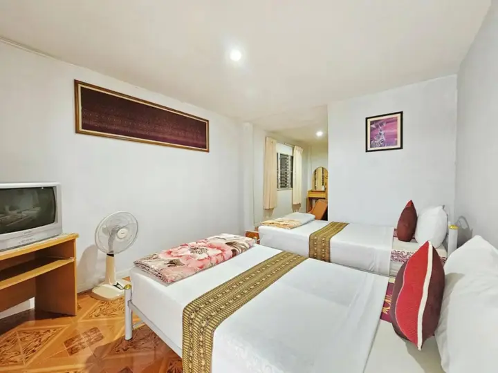 Нанг-Ронг: P California Inter Hostel