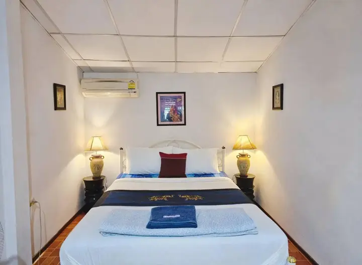 Нанг-Ронг: P California Inter Hostel