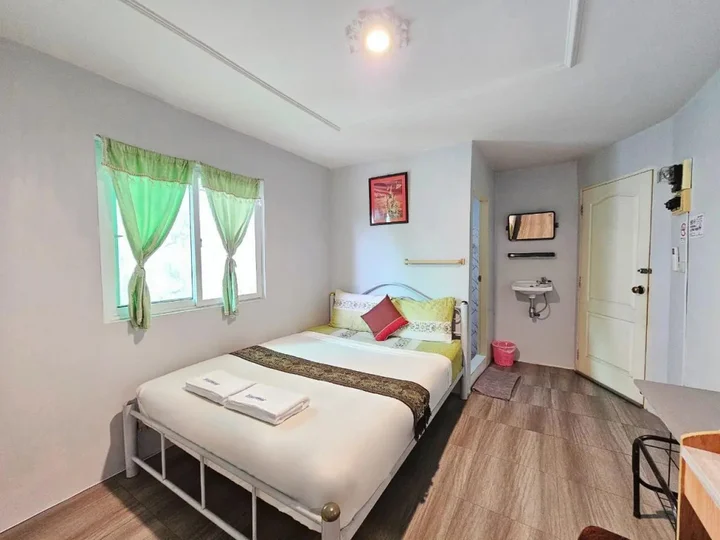 Нанг-Ронг: P California Inter Hostel
