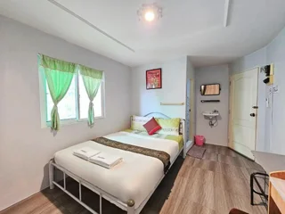 Нанг-Ронг: P California Inter Hostel