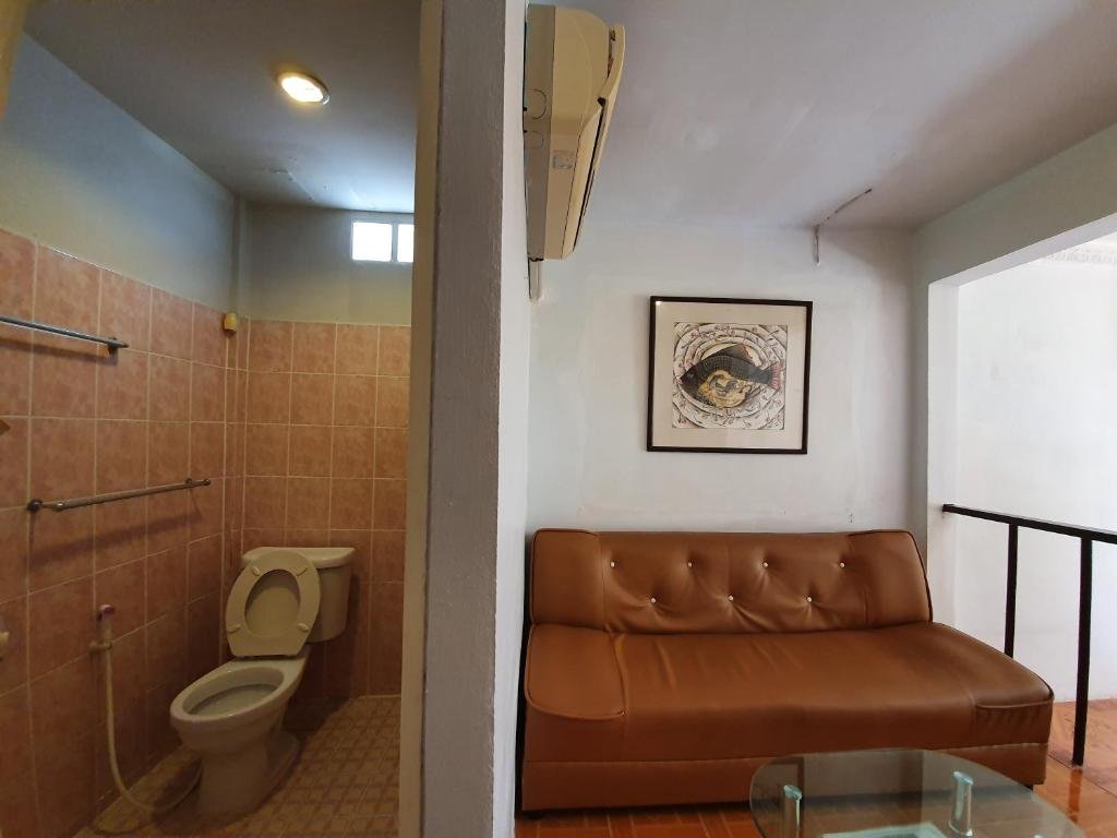 Нанг-Ронг: P California Inter Hostel