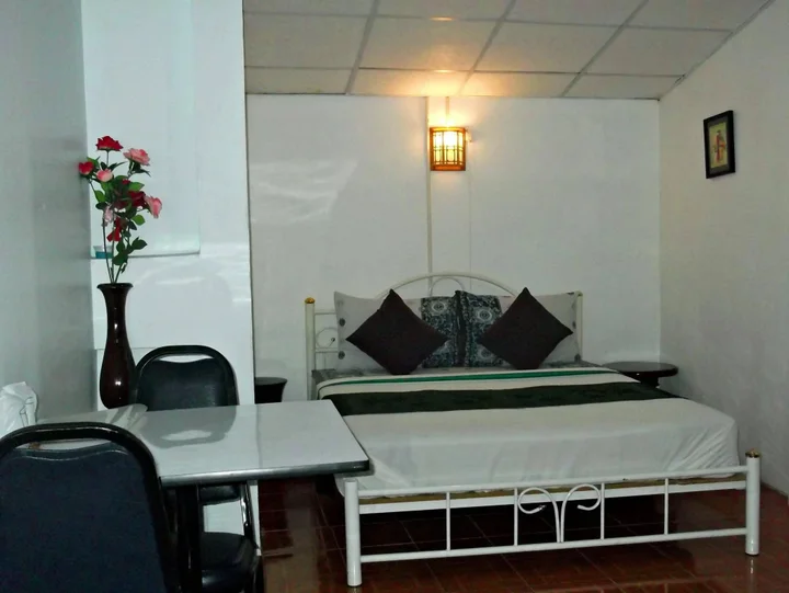 Нанг-Ронг: P California Inter Hostel