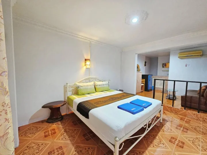 Нанг-Ронг: P California Inter Hostel