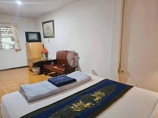 Нанг-Ронг: P California Inter Hostel