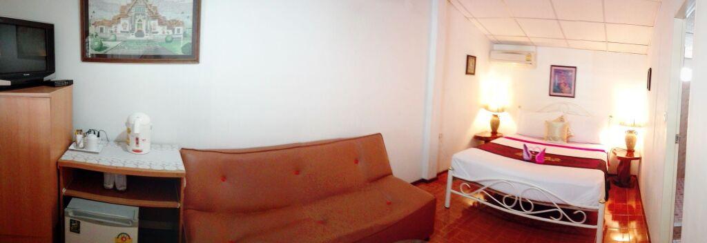 Нанг-Ронг: P California Inter Hostel