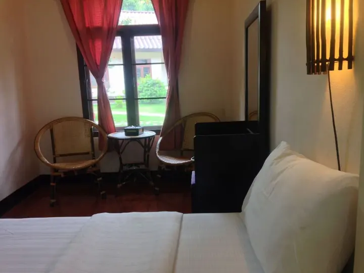 Паи: Hotel Pailifornia