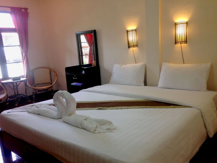 Паи: Hotel Pailifornia