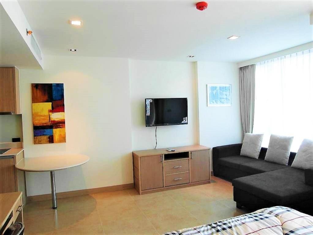 Паттайя: The Cliff sea & Pool Views Studio Apartment Pratumnak Pattaya
