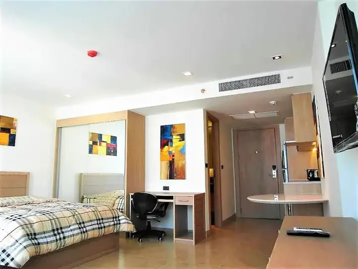 Паттайя: The Cliff sea & Pool Views Studio Apartment Pratumnak Pattaya