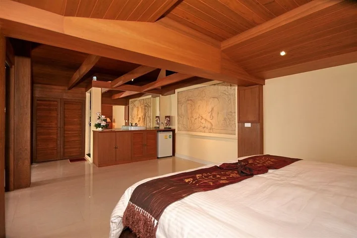 Кату: Longtail Suites
