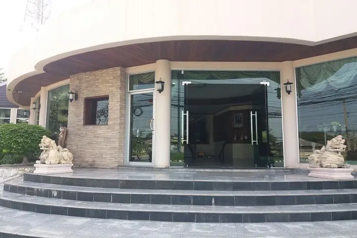 Лопбури: Grand Leo Hotel