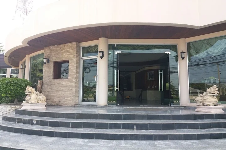 Лопбури: Grand Leo Hotel