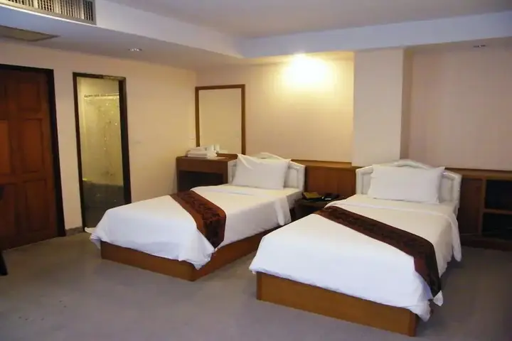 Лопбури: Grand Leo Hotel