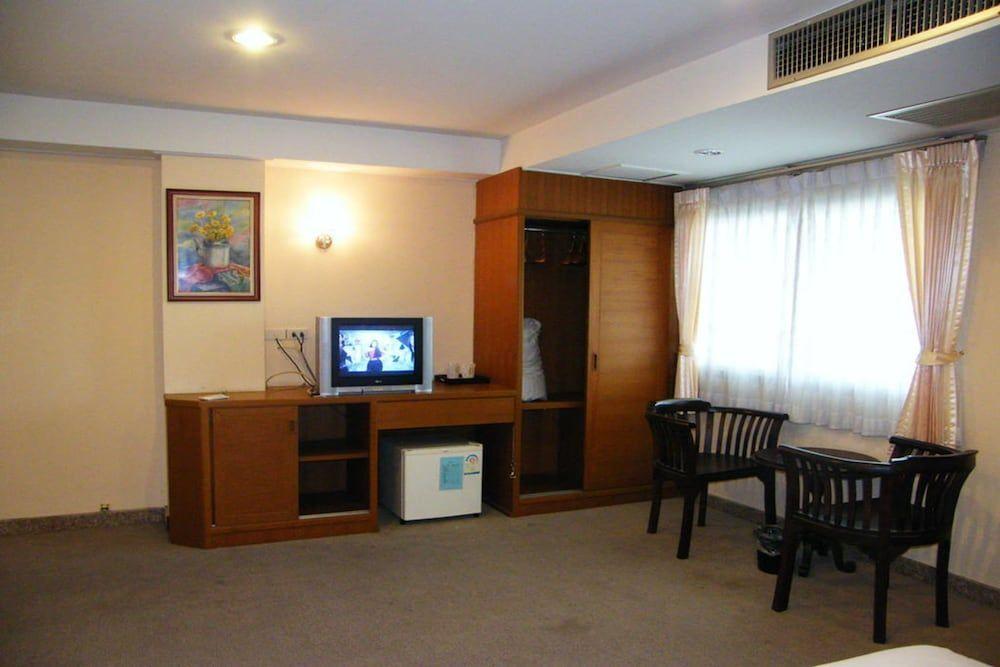 Лопбури: Grand Leo Hotel