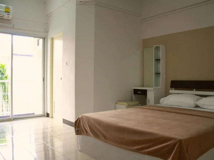 Лопбури: Baanbudsarin Apartment