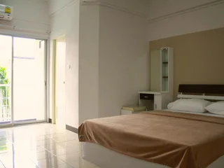 Лопбури: Baanbudsarin Apartment