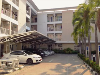 Лопбури: Baanbudsarin Apartment