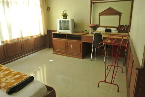 Лопбури: Chaopraya Garden Hotel