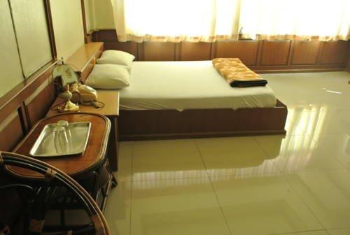 Лопбури: Chaopraya Garden Hotel
