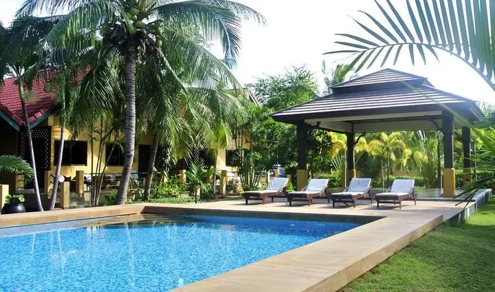Сам-Рои-Йот: Terra Selisa - Dolphin Beach