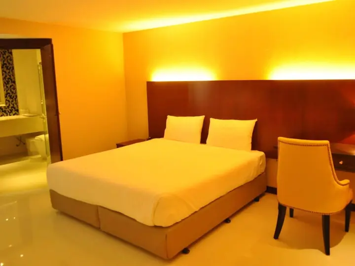 Накхонсаван: Aramis Hotel