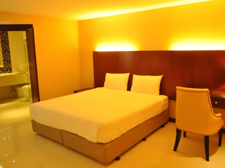 Накхонсаван: Aramis Hotel