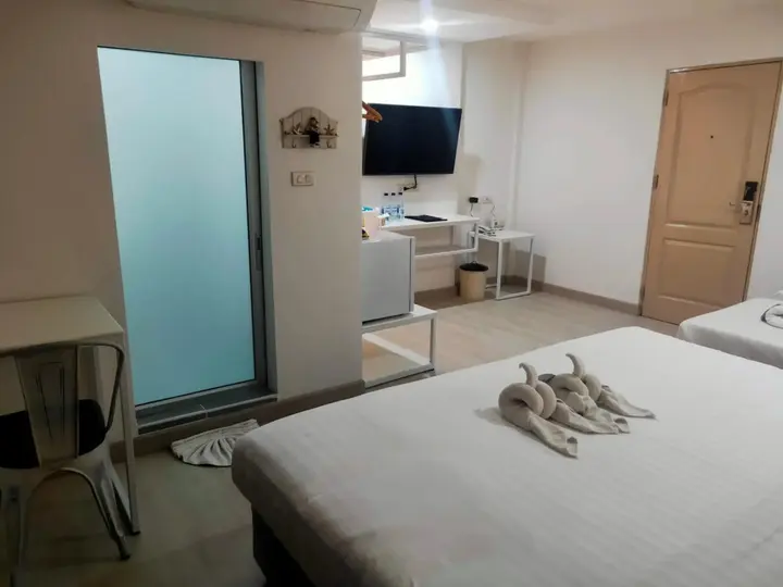 Нонтхабури: Bed by Boat Hotel & Apartment