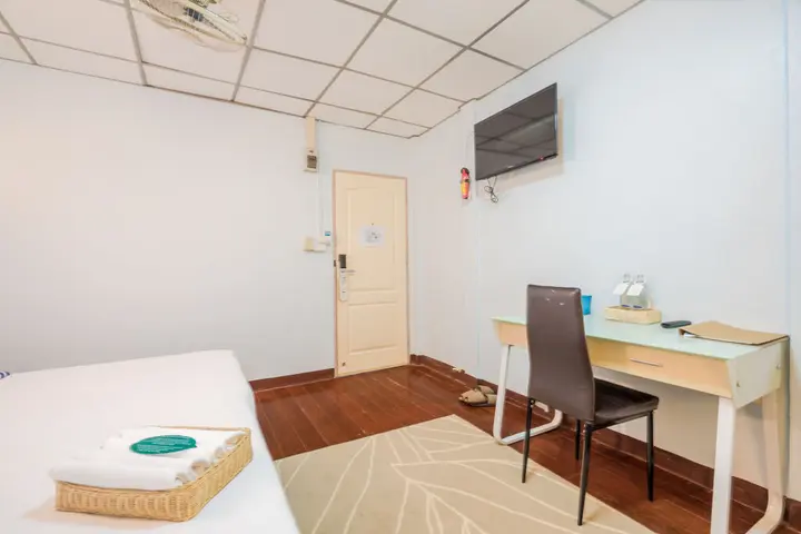 Нонтхабури: Bed by Boat Hotel & Apartment