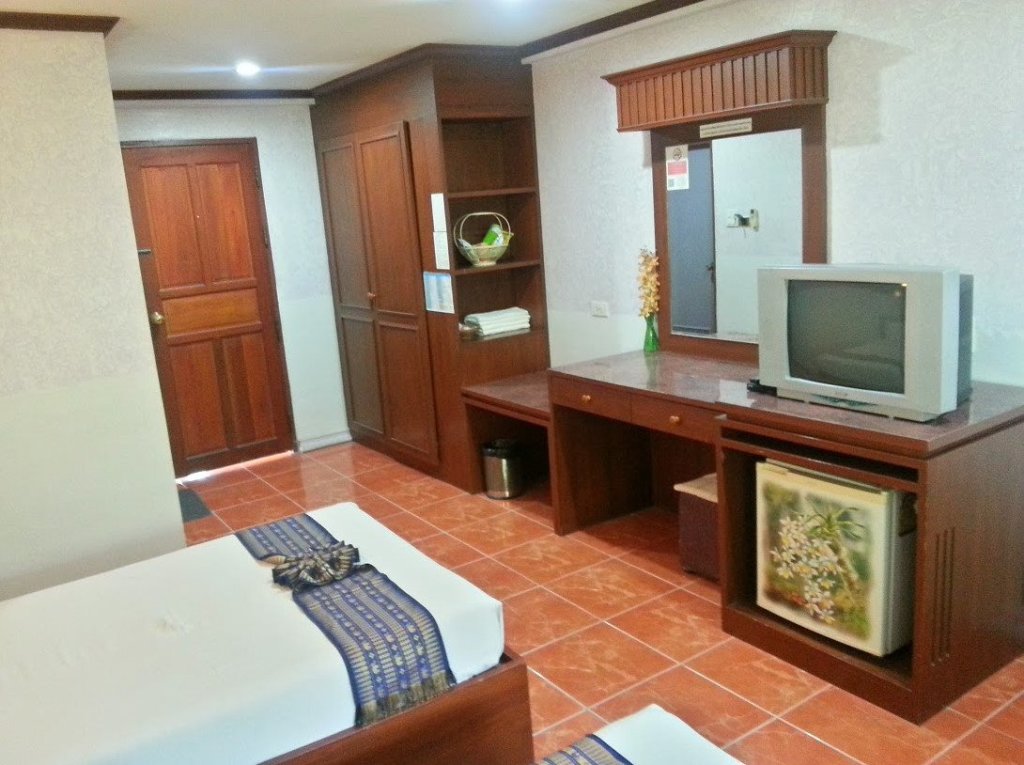 Патталунг: Holiday Hotel