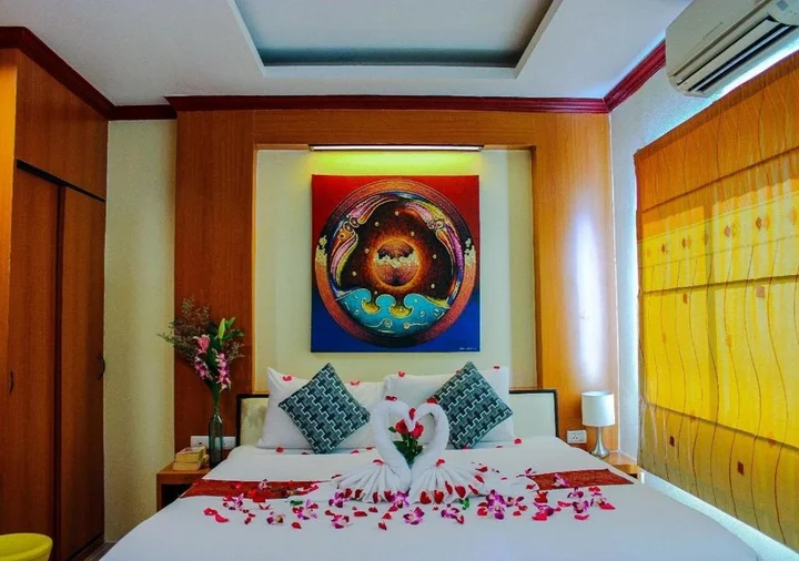 Кату: IL MARE Patong Place