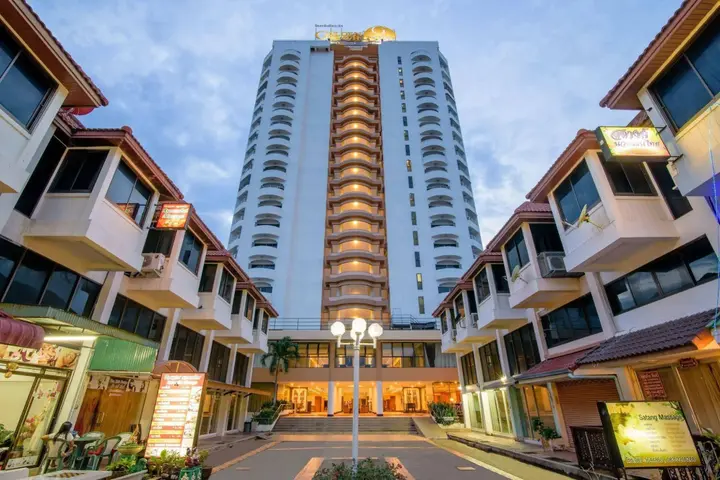 Чаам: Golden Beach Cha-Am Hotel