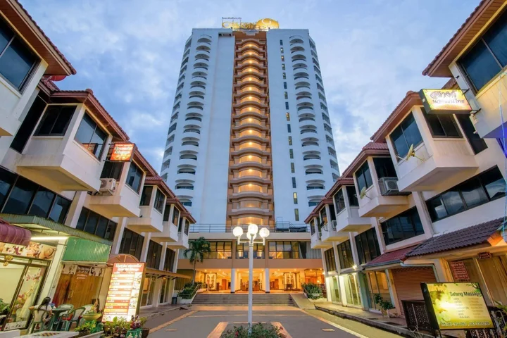 Чаам: Golden Beach Cha-Am Hotel