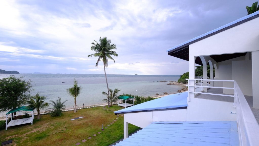 Baan Jai Dee Beach Front Hotel — фото 5