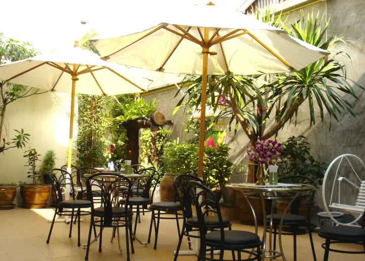 Бангкок: The Bang Khun Phrom Suites