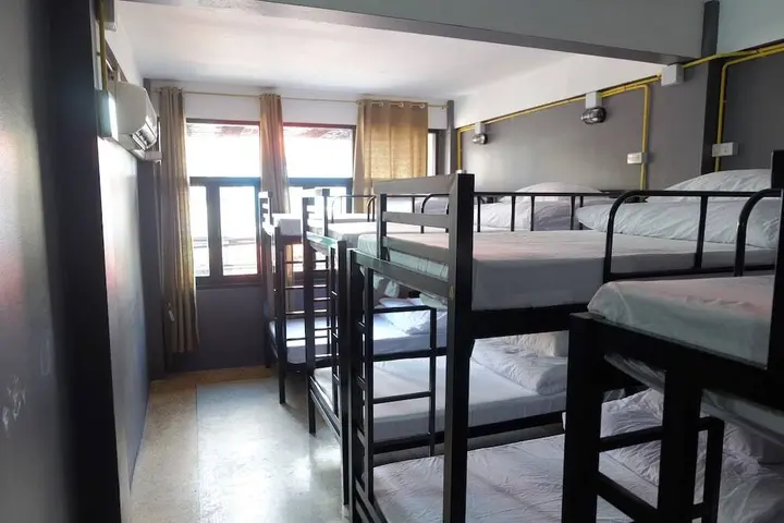 Бангкок: BTS Khaosan Hostel