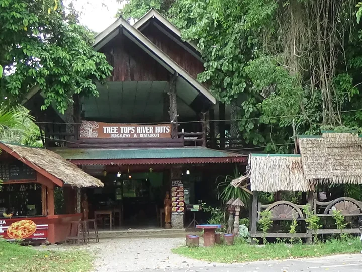 Фаном: Tree Top River Huts