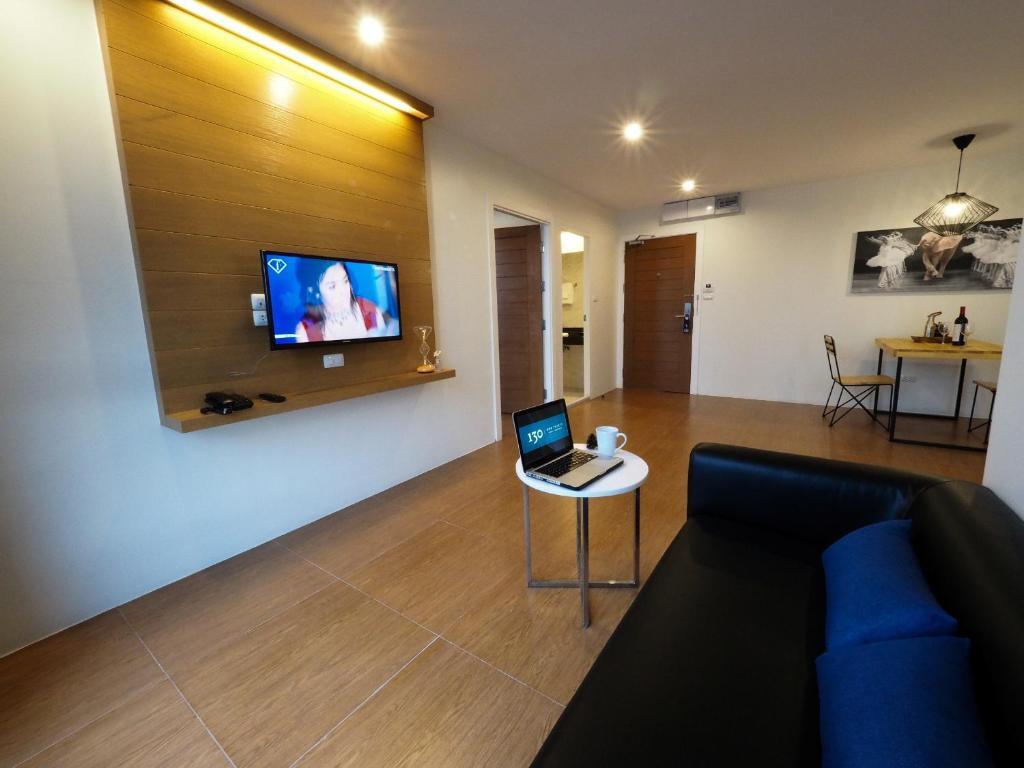 Бангкок: 130 Hotel & Residence